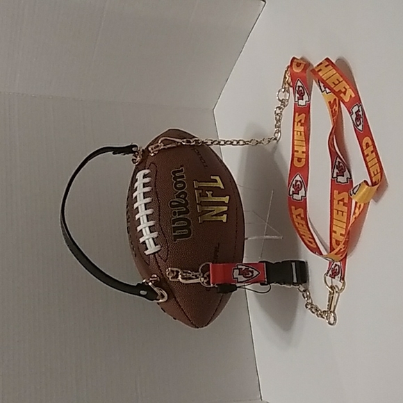 HANDMADE Football Purse (KANSAS CITY CHIEFS) - Picture 4 of 17